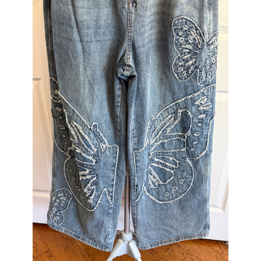 Hot Topic Womens Jeans Wide Leg Butterfly Applique Blue Wash Size 5 - Picture 3 of 11